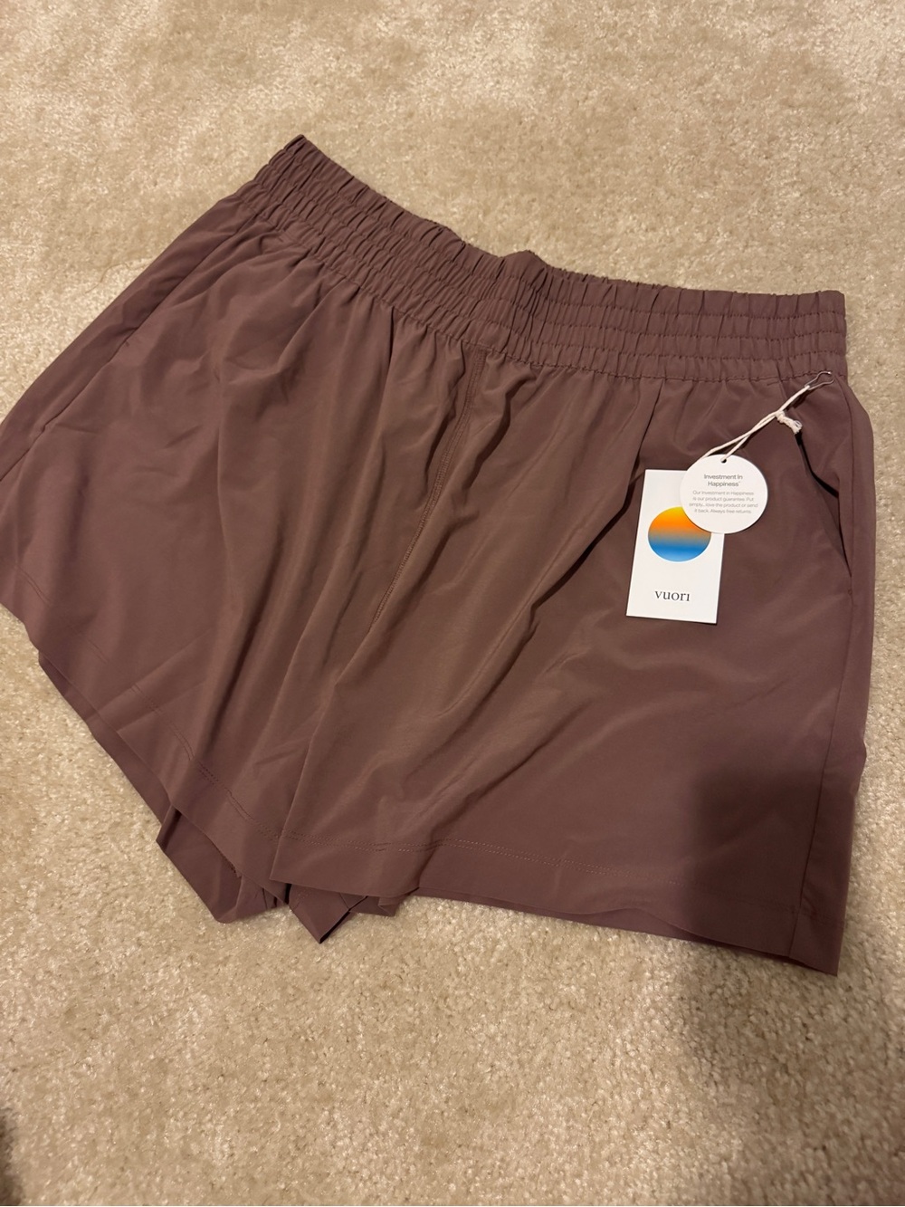 Vuori Villa shorts Sable color size XXL NWT